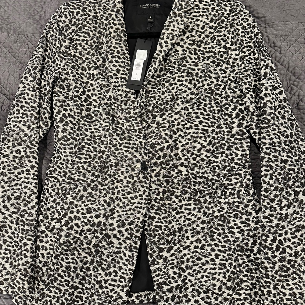 Banana Republic Leopard Print Blazer size 2 , NWt